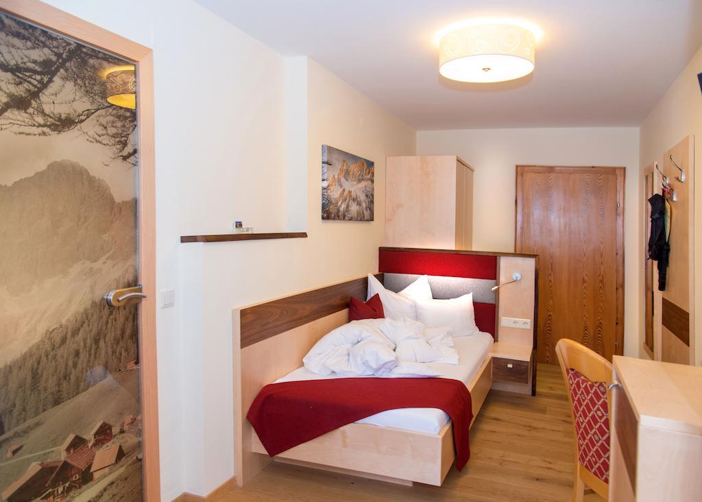 Hotel Roesslhof Ramsau am Dachstein Quarto foto